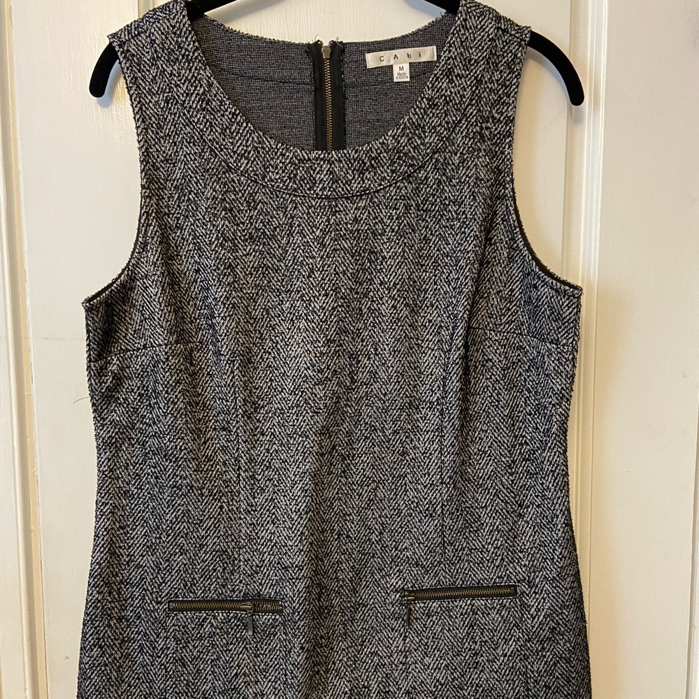 CAbi black speckle cece shell top, M